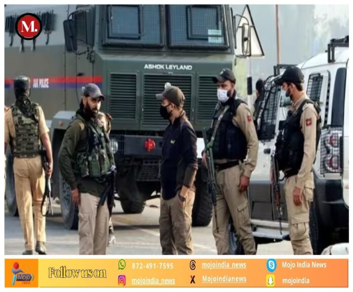 Jammu kashmir Police officer shot at by terrorists in Srinagar
