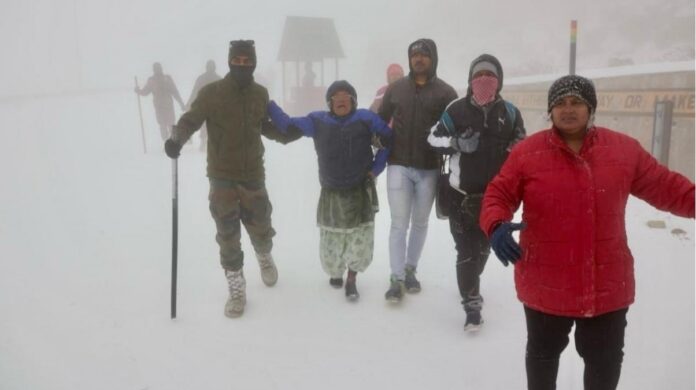 Indian Army Rescues 500 Tourists Stranded in Gangtok Snowfall