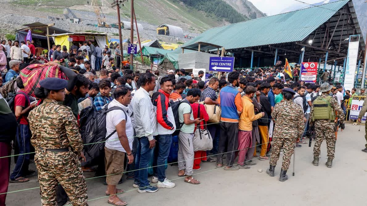 Fresh Batch of 4383 Yatris Embark on Pilgrimage Amid Tight Security